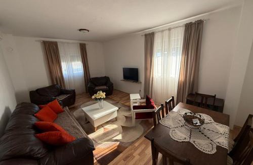 Mahala Apartment | Large Three-Bedroom Apartment 2 Min from Airport