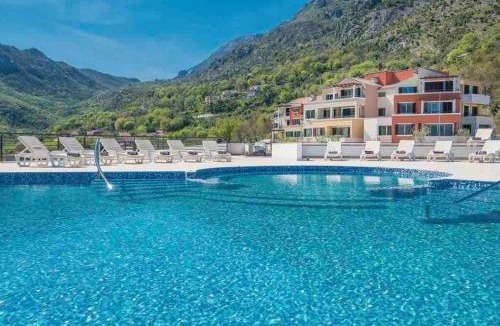 Donji Morinj Apartment | Lavander Bay - 2 bedroom apartment with pool