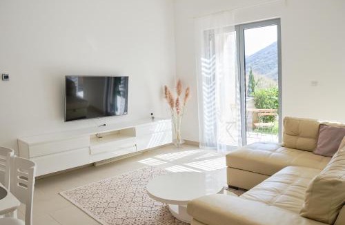 Donji Morinj Apartment | Lavander Bay C03