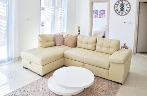 Donji Morinj Apartment | Lavander Bay C03