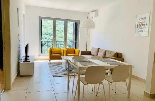 Donji Morinj Apartment | Lavender Bay Apartment E7