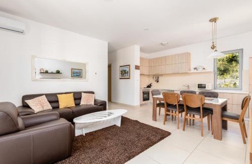 Donji Morinj Apartment | Lavender Bay Apartment C21