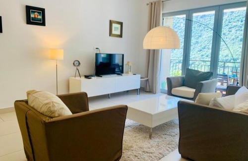 Donji Morinj Apartment | Lavender Bay Apartment F8