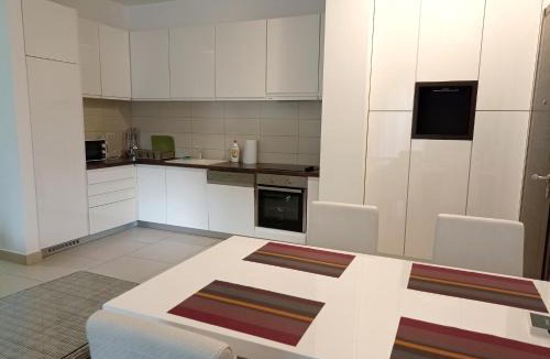 Donji Morinj Apartment | Lavender Bay View