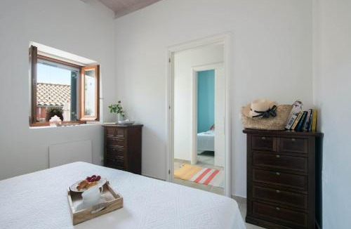 Skripero House | Lavender Cottage.