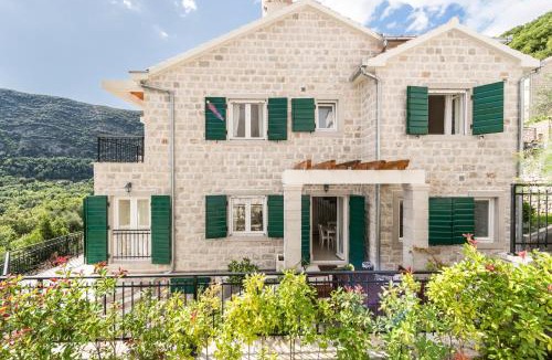 Grahovo Villa | Lavender house with shared pool