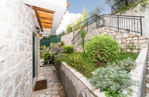 Grahovo Villa | Lavender house with shared pool