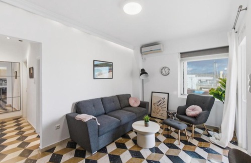 Varkiza Apartment | Le Bleu, Stylish Apartment steps from the Sea