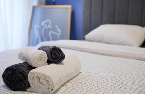 Varkiza Apartment | Le Bleu, Stylish Apartment steps from the Sea