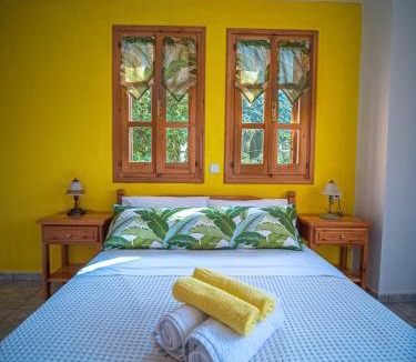 Papa Nero House | Lemon House for big family in Damouchari - Delicious Houses
