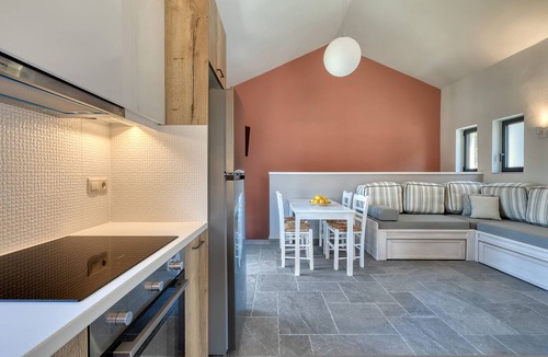 Evdilos Apartment | Lemonia Suites in Ikaria 4