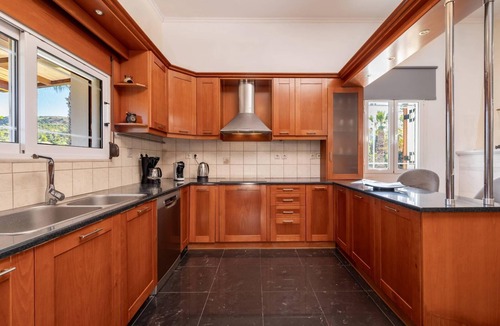 Kalamaki Villa | Leone Luxury Villa Giota
