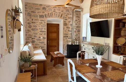 Idhra House | Leonidas house hydra