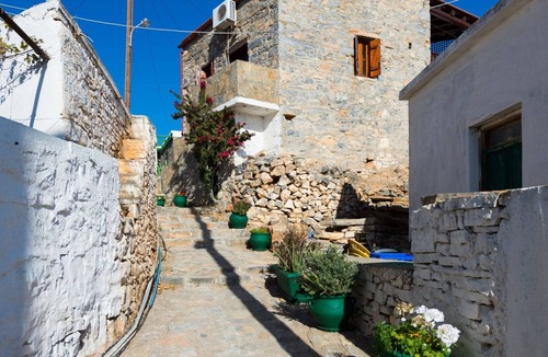 Mavrikiano House | Leonidas Traditionelles kretisches Haus mit Meerblick by Interhome