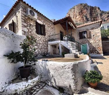 Leonidio House | Leos Traditional Holiday House