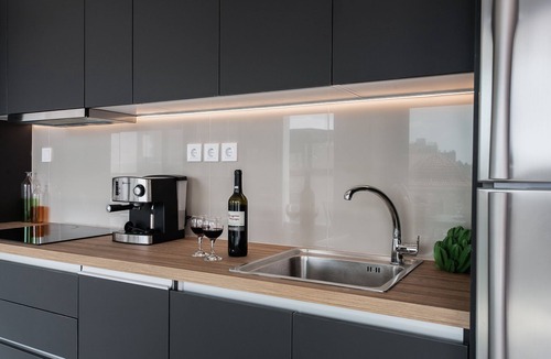 Psirri Apartment | Liberty's Canvas - Balcony Suite near Acropolis