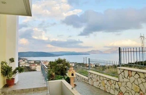 Aliverion Apartment | Life Maisonette Cozy Getaway, 5 min from the beach