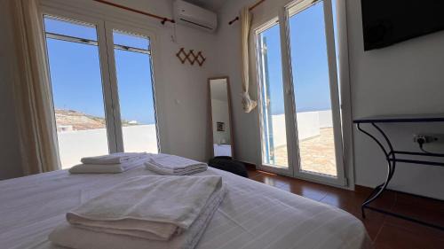 Azolimnos Villa | Lighthouse View Maisonette