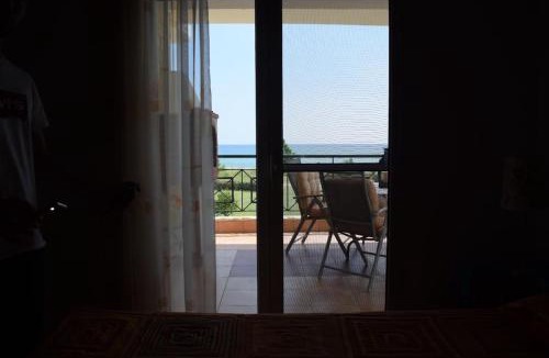 Flogita Apartment | Likastra - Apartment By The Sea - Greece