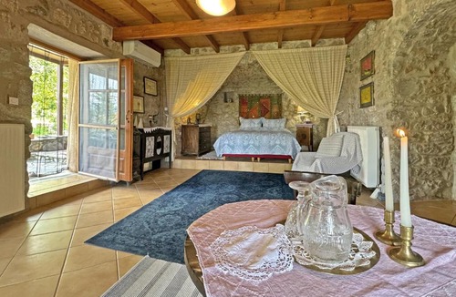 Diasella Apartment | Lina's Art and Stone Studio