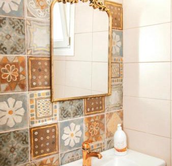 Tragilos House | Liopetra