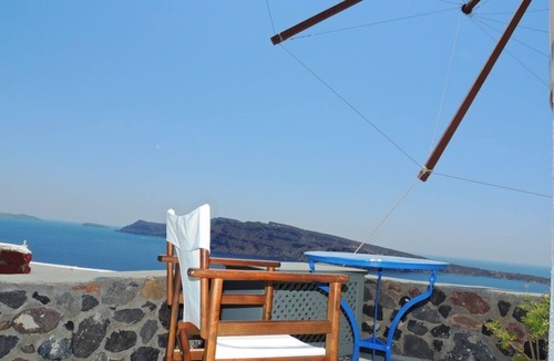 Oia House | Lioyerma Windmill Villa With Outdoor Hot Tub