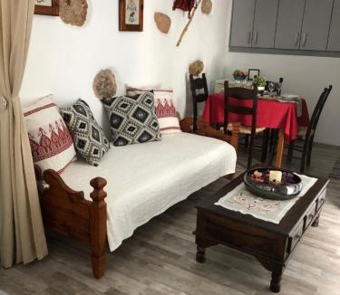 Elliniko-Argyroupoli House | Little cottage