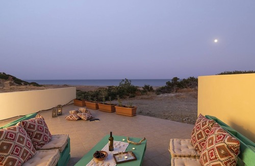 Lahania House | Live by the sea at House Almyra