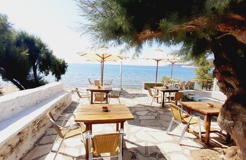 Platis Gialos Apartment | Lodge Narlis - Erato Room - Next to the beach with sea view