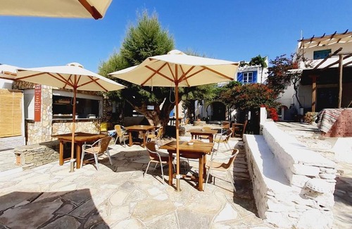 Platis Gialos Apartment | Lodge Narlis - Frini Room - Next to the beach with sea view