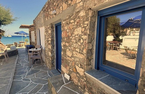 Platis Gialos Apartment | Lodge Narlis - Maria Room - Next to the beach