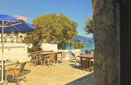 Platis Gialos Apartment | Lodge Narlis - Maria Room - Next to the beach