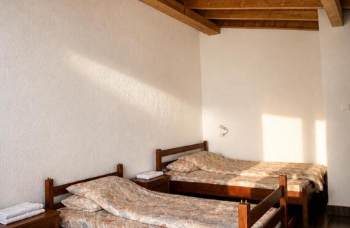 Vusanje House | Lola Guest House