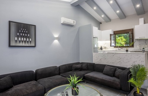 Sane Villa | Lost Palms Sani Villa With Jacuzzi and Pool