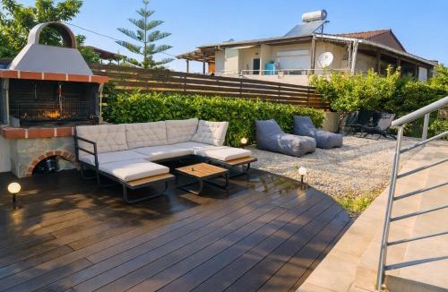Spata-Artemida Apartment | Louda's Villa