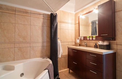 Pylaia-Chortiatis Apartment | Loui's Garden House