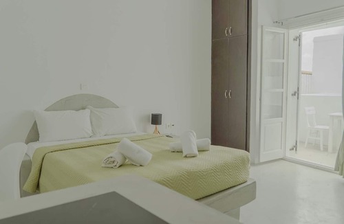 Perissa Apartment | Loukas & Emma "Studio with hot tub"