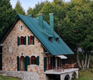Cetinje House | Lovćen Escape, Rustric House