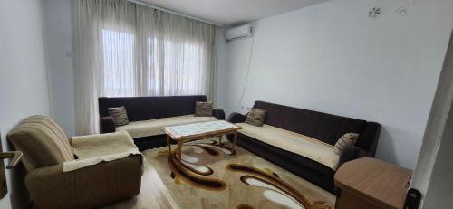 Pejë Apartment | Lovely 1 bedroom within walking distance, views