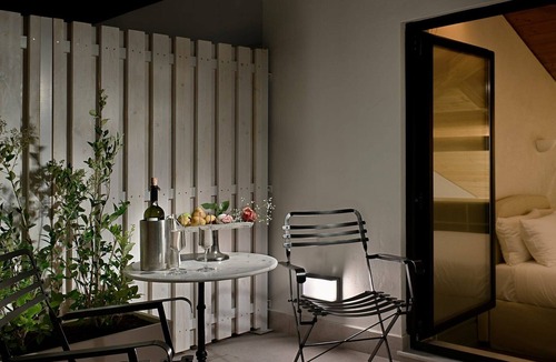Psirri Villa | Lovely Athens Apartment | 1 Bedroom | Apartment Makarov | Balcony Views
