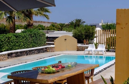 Exo Gialos Villa | Lovely Santorini Villa | 3 Bedrooms | Aria Villa | Private Pool & Close