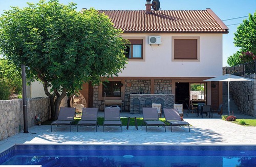Danilovgrad Municipality Apartment | Luna Apartment w/private pool Nestled In Nature
