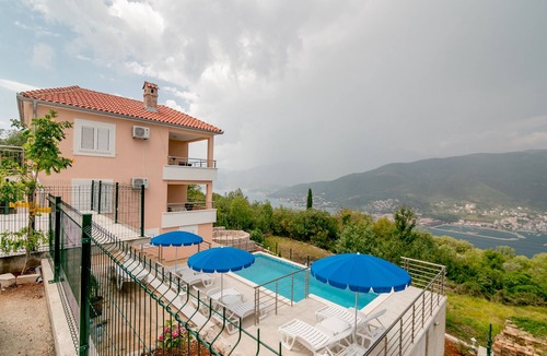 Klinci Apartment | Lustica Apartment with pool & amazing view