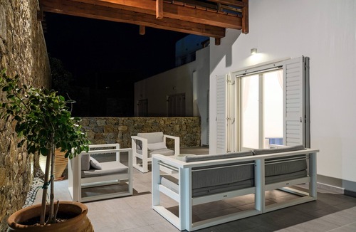 Tourlos Villa | Lux Villa, 5 Master BR, Private Pool, Sunset View!