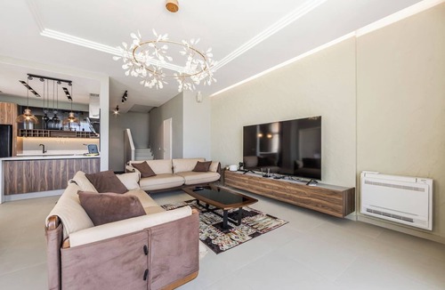 Jala Villa | Luxe Green Coast Villa | Jacuzzi & Free Buggy by PikHost