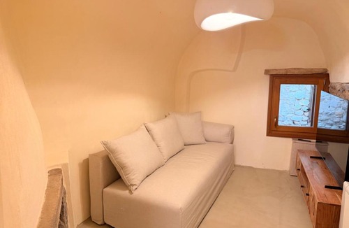 Kalamoti Apartment | Luxe Lane Kalamoti