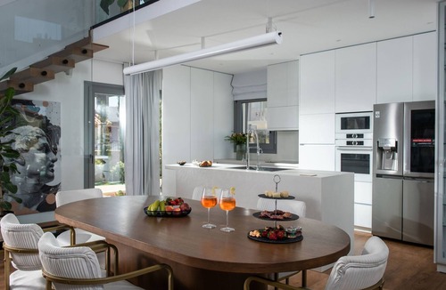 Agkisaras House | Luxuriös gestaltete Villa mit privatem Pool by Interhome