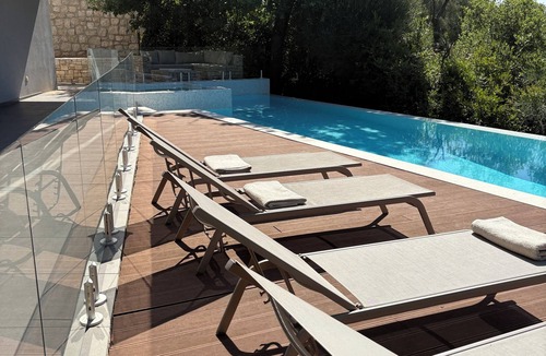 Podi Villa | Luxurious contemporary villa with pool