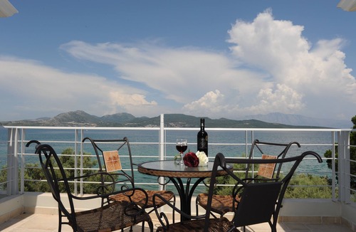 Episkopos Apartment | Luxurius boutique hotel with direct access to the sea