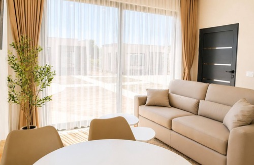 Ulcinj House | Luxury 1-bedroom bungalow -East Village Oliva 0208